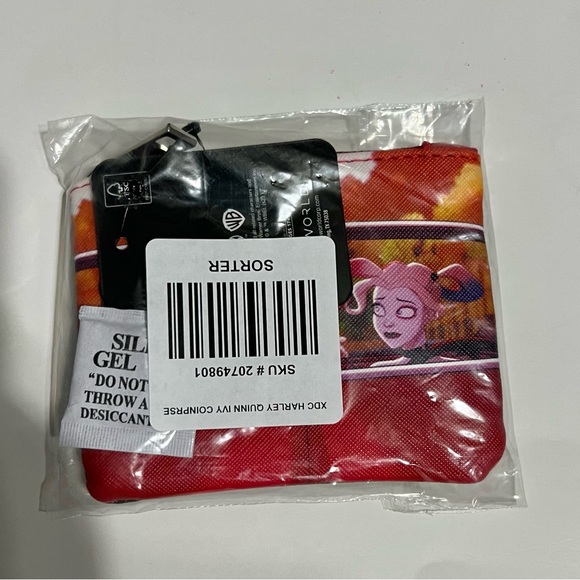 Harley Quinn & Poison Ivy Driving Portrait Coin Purse- DC Comics!! - Picture 6 of 6